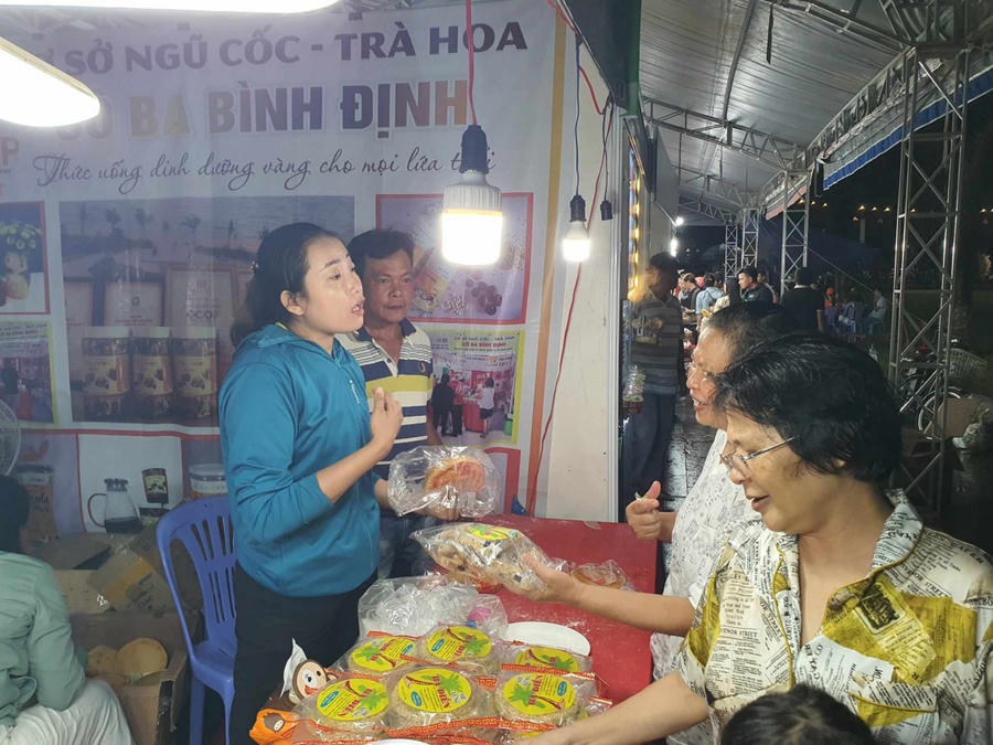 Đặc sản Bình Định "đắt" khách.