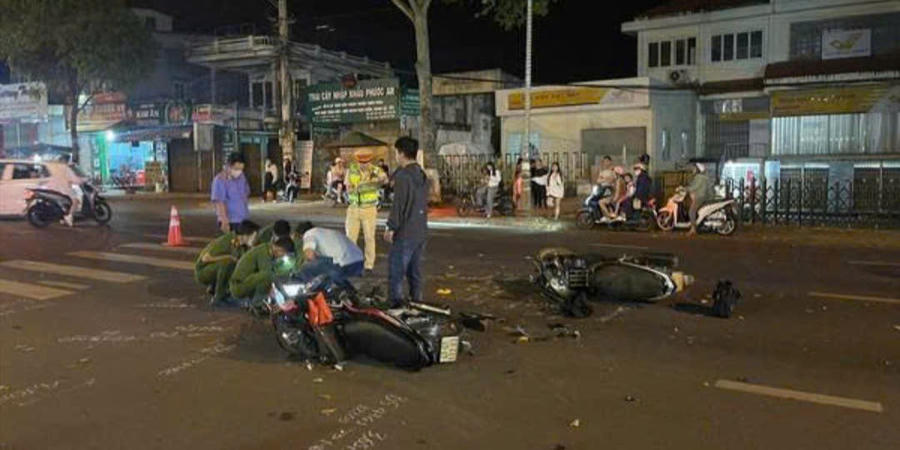Hiện trường vụ va chạm xe máy khiến 2 người thương vong. Ảnh: Cao Nguyên