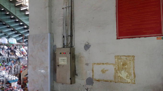 Cơ sở vật chất chợ xuống cấp trầm trọng. Ảnh: Bùi My.