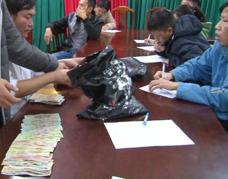 Các đối tượng tại cơ quan Công an.