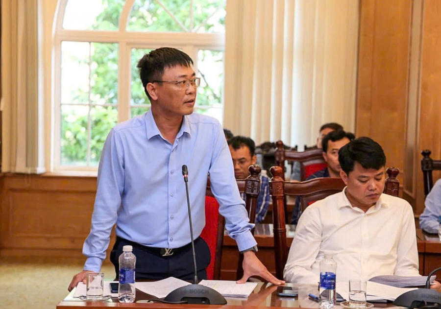 Lãnh đạo xã Liên Châu báo cáo tình hình giải ngân vốn đầu tư công của địa phương.