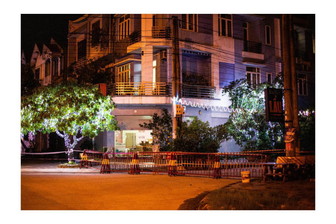 Người dân tự ý thức không ra khỏi nhà tại khu vực phong tỏa.