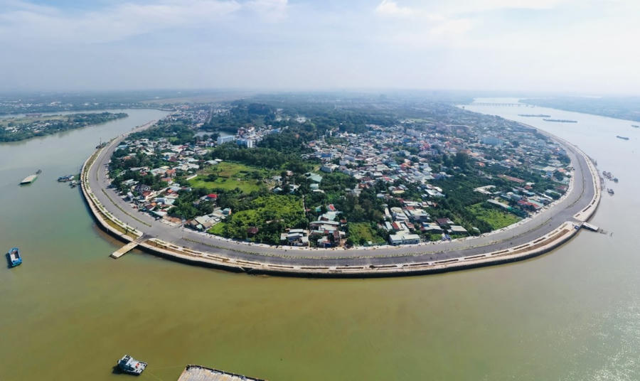 Tuyến đường ven sông Đồng Nai đoạn từ cầu Hóa An đến giáp Tân Triều đang tăng tốc hoàn thiện sau hơn 4 năm thi công, dự kiến thông xe vào cuối năm nay.