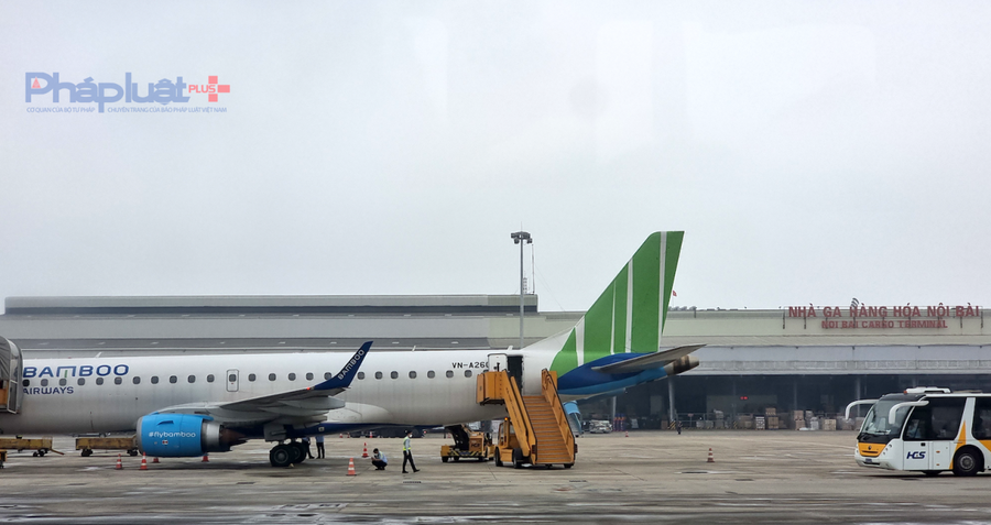 Bộ Tài chính lý giải tình trạng giá vé máy bay tăng cao. Ảnh Chí Kiên
