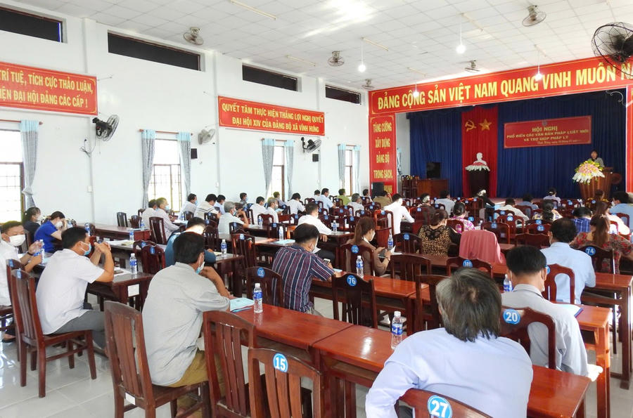Sở Tư pháp Bạc Liêu tổ chức Hội nghị Phổ biến các văn bản pháp luật mới và Trợ giúp pháp lý tại xã Vĩnh Hưng, huyện Vĩnh Lợi.