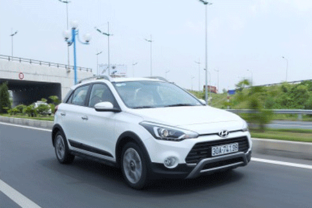 Hyundai chưa có kế hoạch cụ thể về việc nhập khẩu xe mới nguyên chiếc tại Việt Nam; tuy vậy, hiện vẫn còn một số xe đang được bán ở các đại lí của hãng.