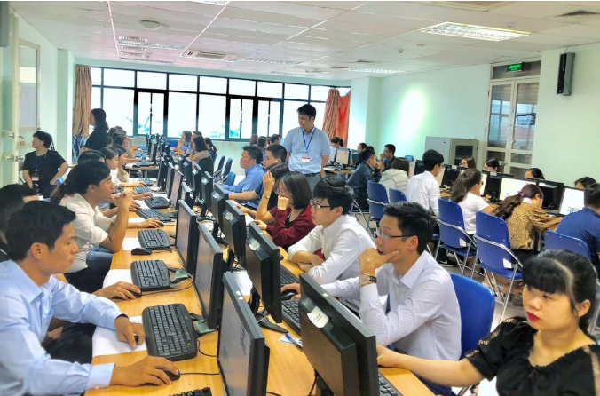 Thi công chức. Ảnh minh họa.