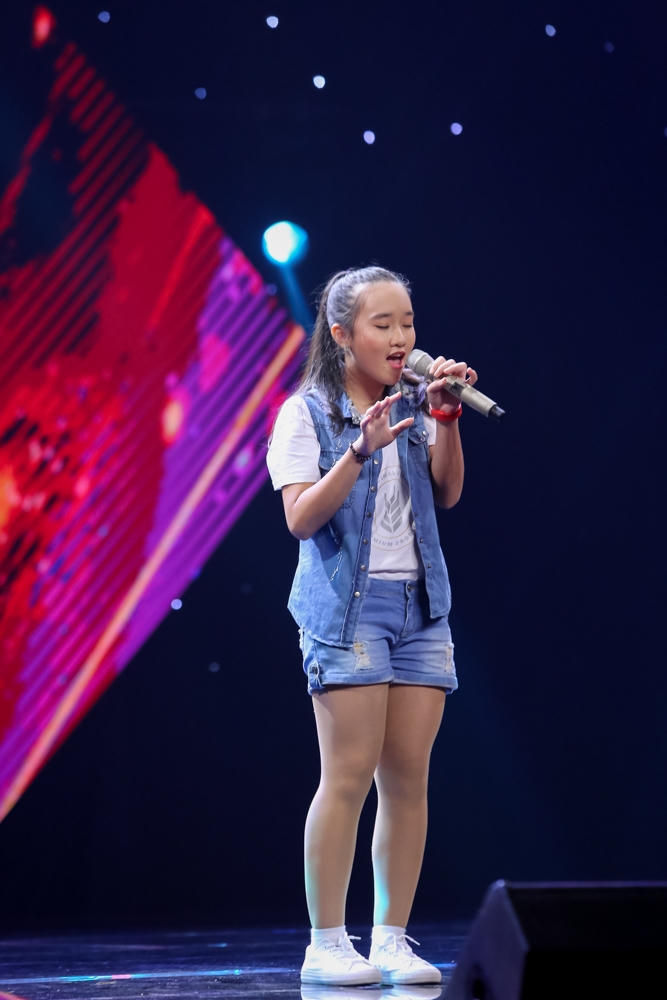 Khánh Linh với ca khúc "Chạy" của Phạm Toàn Thắng.
