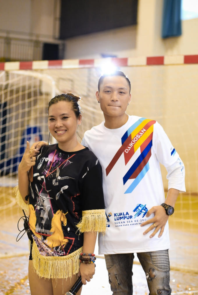 Khánh Thi – Phan Hiển nhảy dance sport trên nền nhạc Đàn bầu trong MV SEA Games 2017