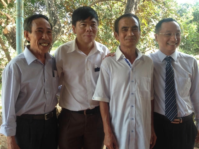 Luật sư Trần Vũ Hải và bên trái là ông Huỳnh Văn Nén (thứ 2 bìa phải sang, ảnh: Dân Trí).
