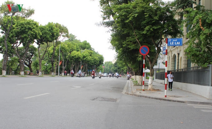 Khu vực vườn hoa Lý Thái Tổ...