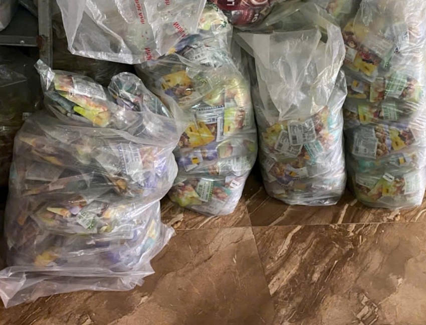 Tịch thu lô thực phẩm không rõ nguồn gốc, xuất xứ và đồ chơi trẻ em nhập lậu tại Ninh Bình. (Đội QLTT số 1, Cục QLTT tỉnh Ninh Bình)