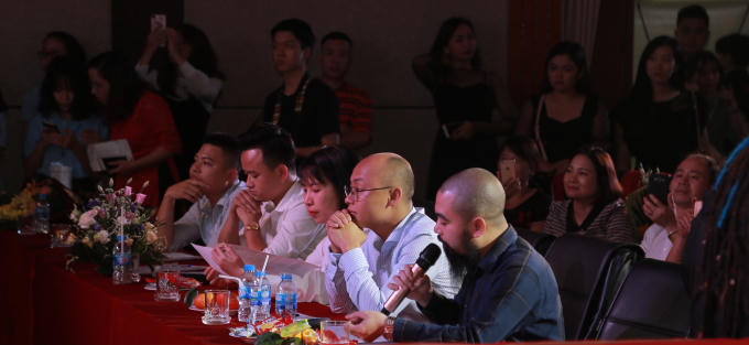 Hội đồng báo chí trong phần phỏng vấn