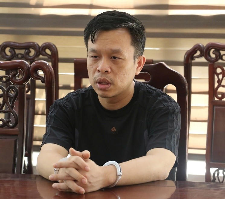 Đối tượng Hoàng Tứ Trạch tại cơ quan CSĐT - Ảnh Công an Nghệ An.