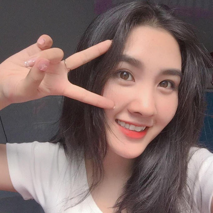 Cô gái Đào Lan Anh, sinh viên năm nhất Khoa Quan hệ quốc tế (Trường Đại học Sài Gòn) sở hữu ngoại hình chuẩn, gương mặt xinh đẹp cùng nụ cười hiền khiến người đối diện có nhiều thiện cảm.