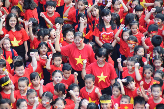 Thành tích và nghị lực của đội tuyển cũng truyền rất nhiều cảm hứng cho thầy trò trong cả nước.