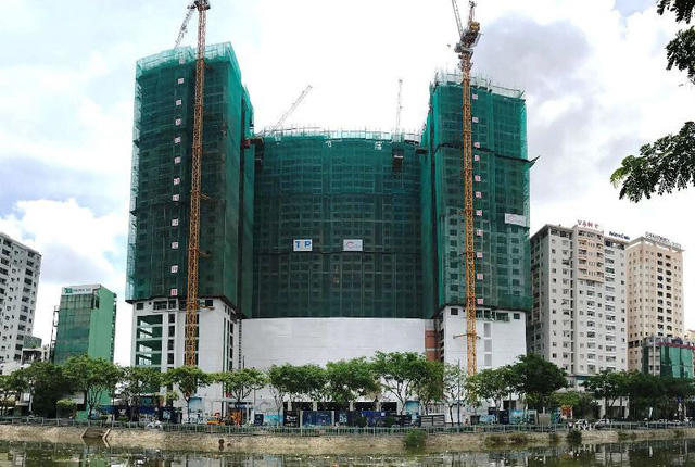 Hiệp hội Bất động sản TPHCM cho rằng việc các tổ chức tín dụng, chi nhánh ngân hàng nước ngoài được sử dụng tối đa 40% nguồn vốn ngắn hạn để cho vay trung hạn và dài hạn là chưa cần thiết.