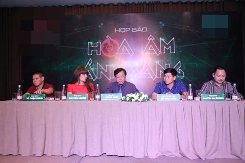 Về thành phần ban giám khảo, 2 gương mặt quen thuộc trên ghế nóng mùa 1 tiếp tục nắm giữ vị trí quyền lực ở mùa 2 là Nhạc sĩ Lưu Thiên Hương và Nhạc sĩ Nguyễn Hải Phong. Vị trí cố định thứ 3 thuộc về Nhạc sĩ Võ Thiện Thanh.