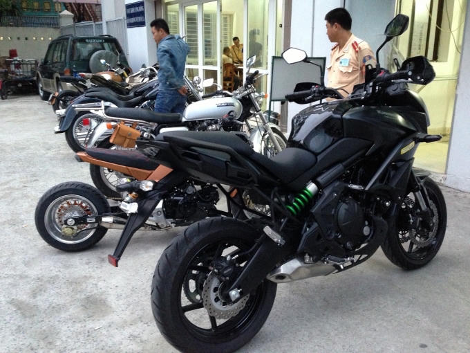 Đ&agrave; Nẵng: V&acirc;y bắt d&agrave;n m&ocirc; t&ocirc; &ldquo;khủng&rdquo; n&aacute;o loạn đường phố