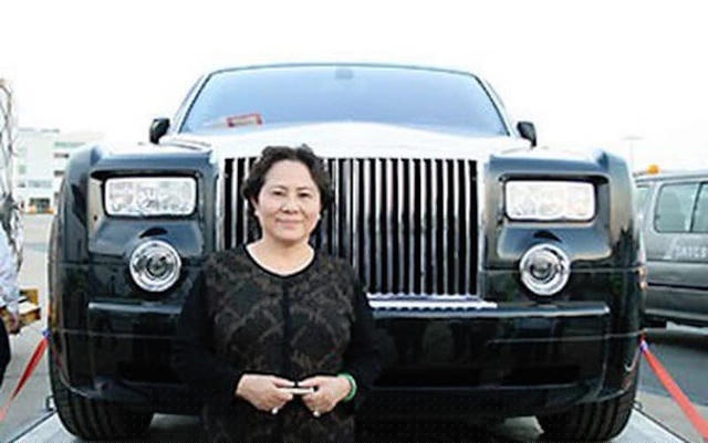 Bà Diệp nổi đình nổi đám khi sở hữu siêu xe Rolls-Royce Phantom biển tứ quý 7 trị giá 1,4 triệu USD.