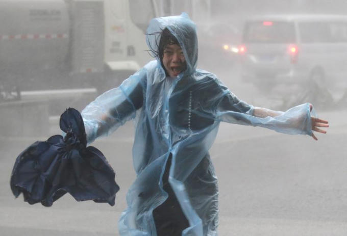 Chùm ảnh: Siêu bão Mangkhut càn quét Hong Kong