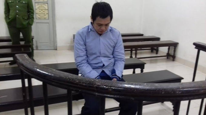 Bị cáo Hiếu trước vành móng ngựa.