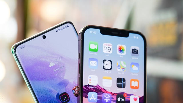 iPhone 12 Pro Max vẫn giữ thiết kế màn hình