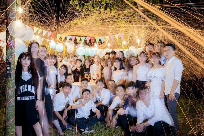 Quảng Ng&atilde;i: Học sinh bức x&uacute;c với bộ ảnh kỉ yếu xấu hơn chụp bằng điện thoại