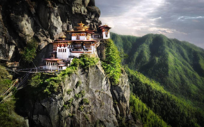 Taktsang Palphug, tu viện hàng trăm năm tuổi, nơi được coi là biểu tượng quốc gia của Bhutan. Nằm trên vách đá bên thung lũng Paro, ngôi đền cổ này là điểm hành hương cho người Bhutan.