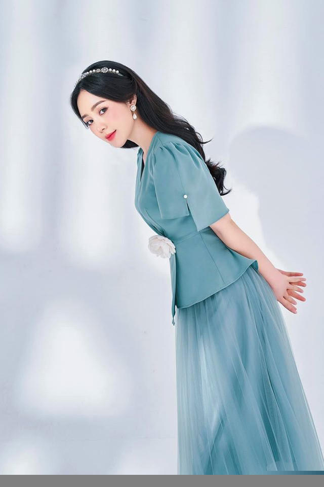 Thời trang điệu đà tôn sắc vóc nuột nà của Quỳnh Kool
