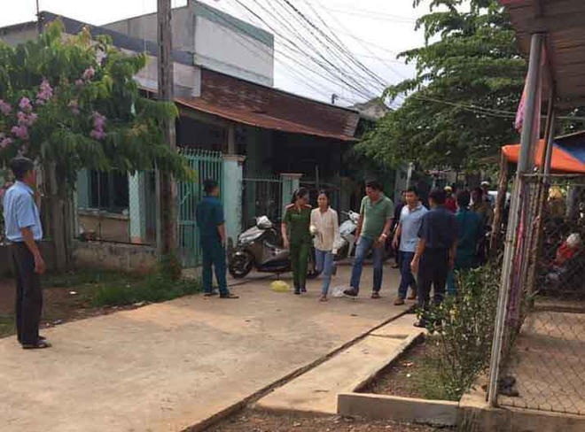 Uyên được công an đưa về trụ sở. Ảnh: Đ.L