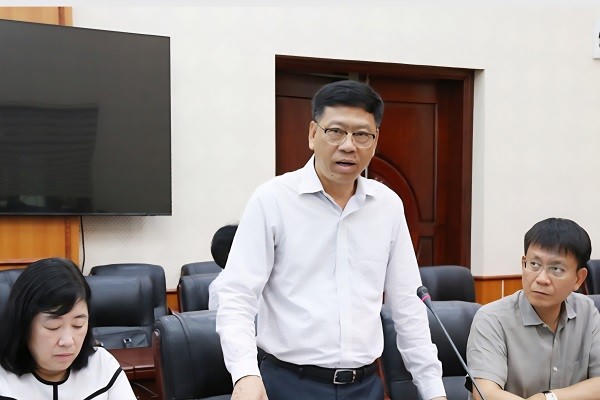 Thứ trưởng Bộ Xây dựng Nguyễn Xuân Sang, phát biểu tại cuộc họp.