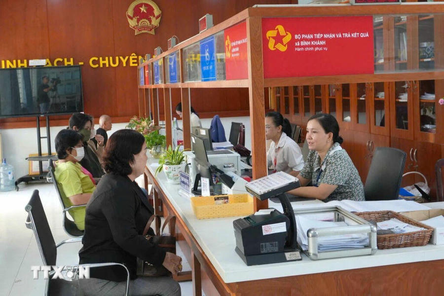 Bộ phận tiếp nhận và trả kết quả tại xã Bình Khánh, huyện Cần Giờ, Thành phố Hồ Chí Minh. Ảnh minh họa: Hữu Duyên/TTXVN