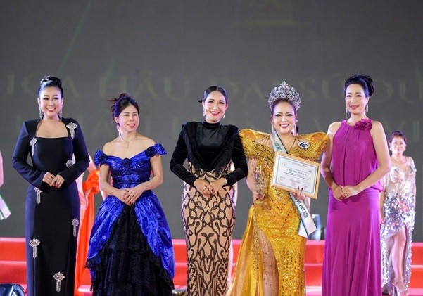 CEO Nguyễn Thụy Lê Thùy ghi dấu ấn bởi những đóng góp cho hoạt động cộng đồng, sự nỗ lực và phần ứng xử thông minh trong đêm chung kết.