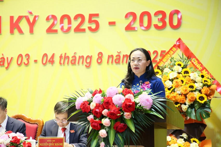 Bí thư Đảng ủy đặc khu Cô Tô Lê Ngọc Hân phát biểu tại Đại hội.