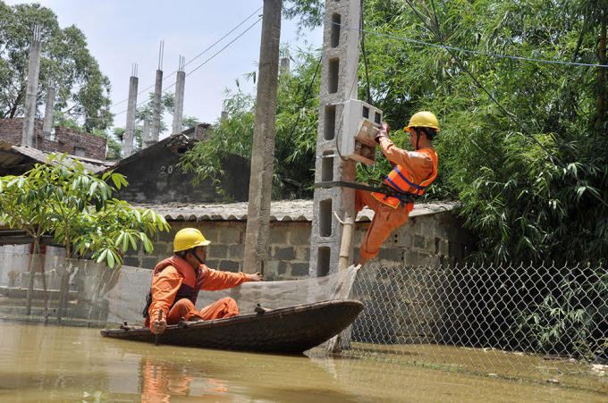 EVN HANOI tổ chức diễn tập Ph&ograve;ng chống thi&ecirc;n tai v&agrave; t&igrave;m kiếm cứu nạn năm 2018