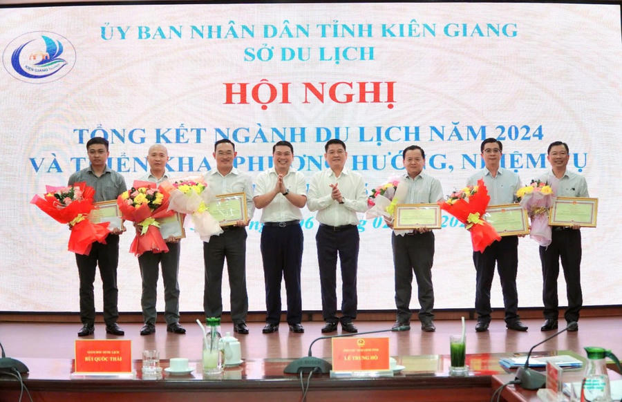 Các cá nhân, tổ chức được tặng bằng khen vì có thành tích xuất sắc trong công tác du lịch tỉnh Kiên Giang năm 2024