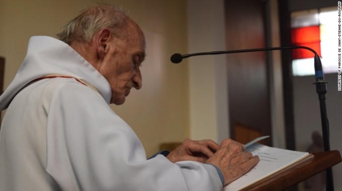 Linh mục bị sát hại là Cha Jacques Hamel, 86 tuổi. (Ảnh: CNN)