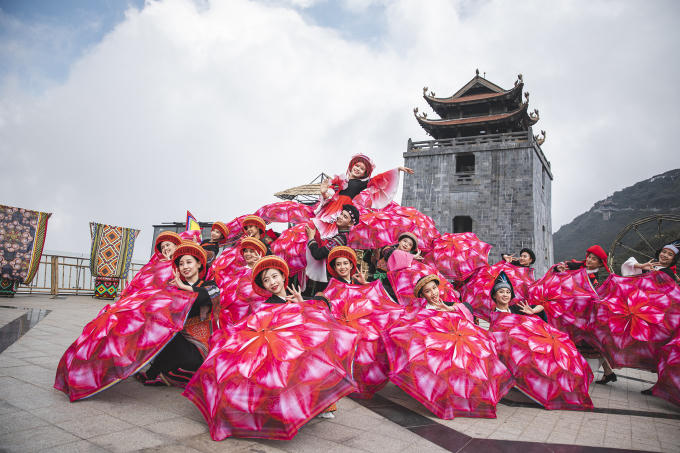 Show nghệ thuật Vũ Điệu trên mây.
