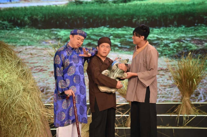 Chí Tài hóa thân thành phú hộ keo kiệt trong tiểu phẩm "Con chó đá"