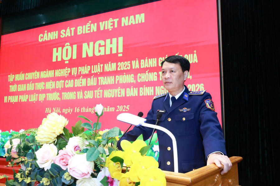 Đại tá Lương Đình Hưng - Phó Tư lệnh Pháp luật Cảnh sát biển Việt Nam phát biểu khai mạc.