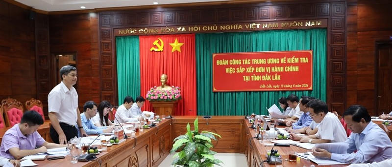 Toàn cảnh buổi làm việc.