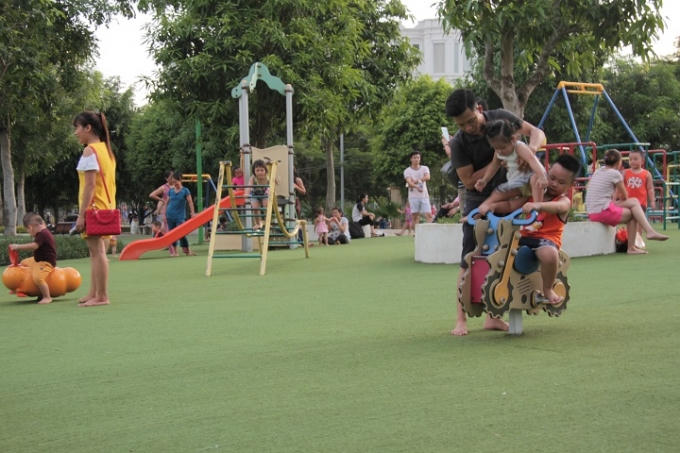 Cả nhà cùng đi chơi.