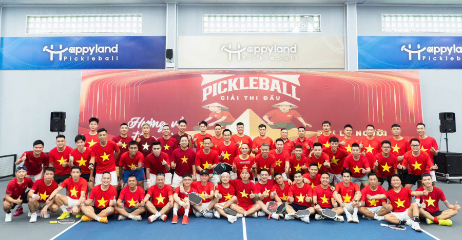 Các VĐV tham gia thi đấu giải Pickleball “Tôi là người Việt Nam” do ca sỹ Tuấn Hưng tổ chức.