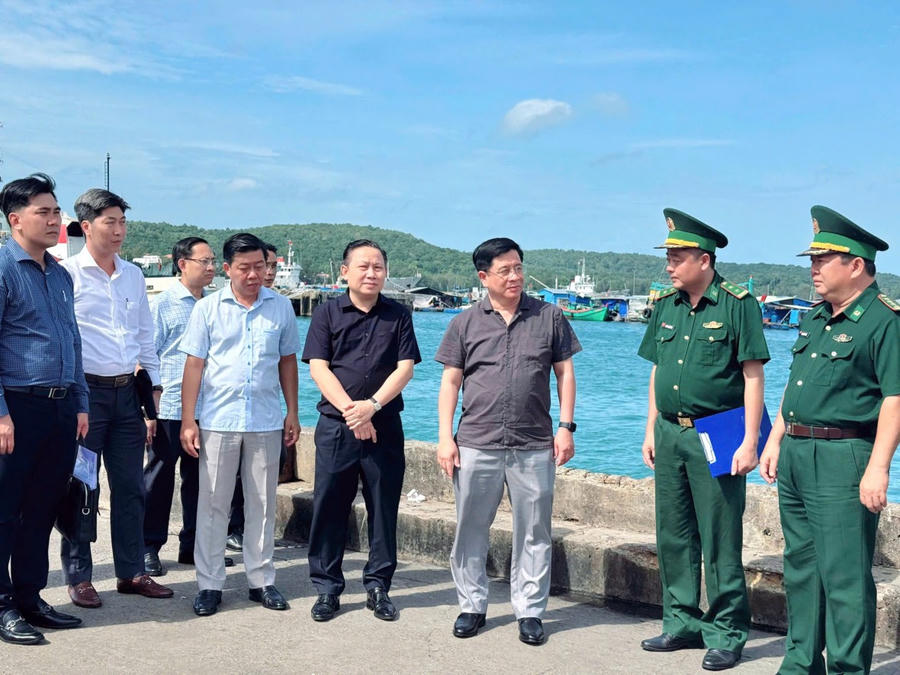 Chủ tịch UBND tỉnh An Giang Hồ Văn Mừng cùng đoàn công tác kiểm tra thực tế và làm việc tại đặc khu Phú Quốc về công tác phòng, chống khai thác hải sản bất hợp pháp, không báo cáo và không theo quy định (IUU).