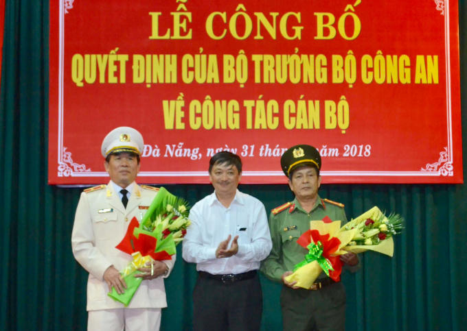 Thiếu tướng Vũ Xuân Viên (trái)  làm Giám đốc Công an thành phố Đà Nẵng thay cho Đại tá Lê Văn Tam (phải) nghỉ công tác từ ngày 1/9 để chờ hưu (1/12/2020).