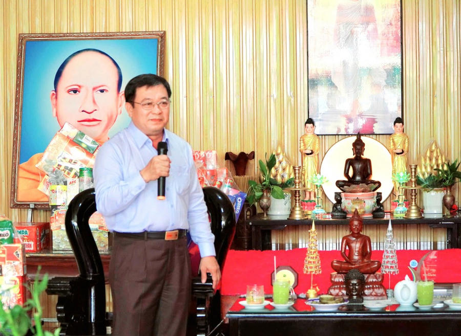 Ông Lê Thanh Việt - Chủ tịch Ủy ban Mặt trận Tổ quốc Việt Nam tỉnh Kiên Giang phát biểu tại chùa Xẻo Cạn
