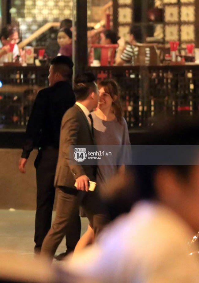 1 năm trước, Tiến Đạt cầu h&ocirc;n Hari Won kh&aacute;c hẳn Trấn Th&agrave;nh