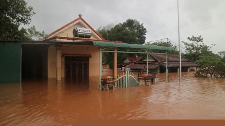 Mưa lũ gây ngập trên diện rộng trên địa bàn các huyện Cam Lộ, thành phố Đông Hà. (Ảnh: VGP/Minh Trang)