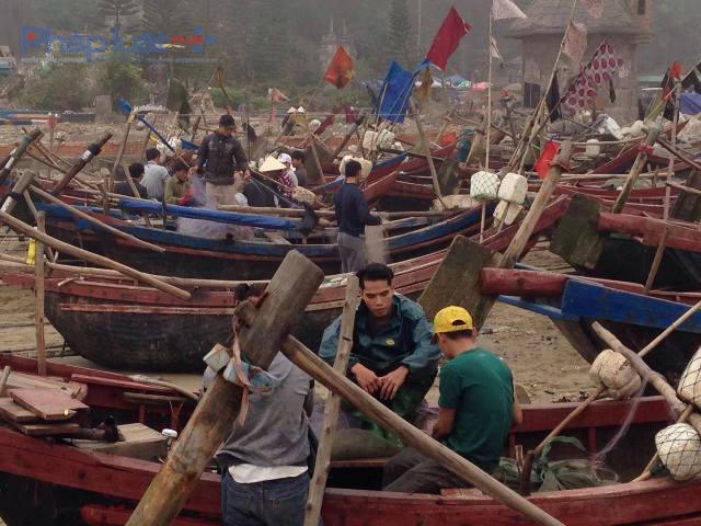 Thuyền bè, ngư lưới cụ đã được sửa sang, chuẩn bị cho những ngày ra khơi tiếp theo. (Ảnh: Anh Thắng)